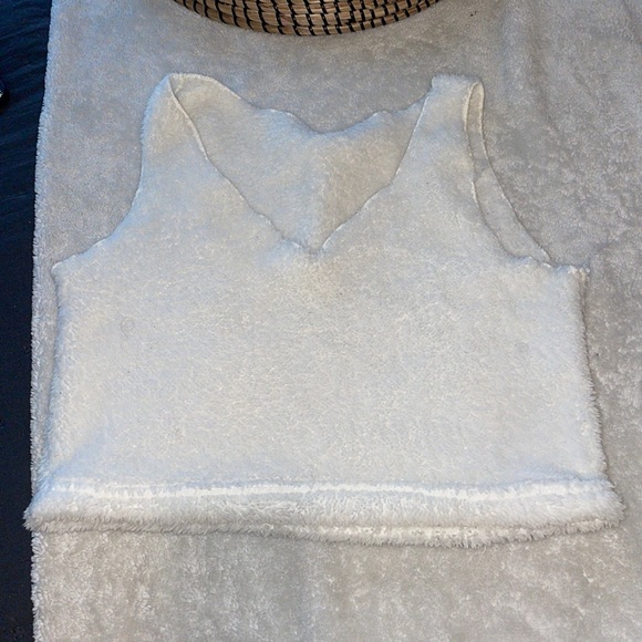Fuzzy crop top - Picture 1 of 3
